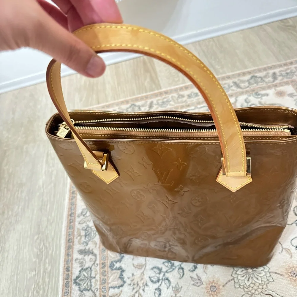 LOUIS VUITTON Bronze Vernis Monogram Houston Tote Bag - Picture 4 of 8